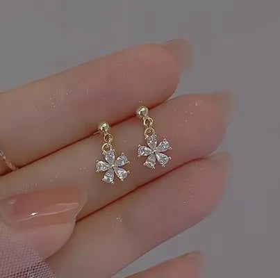 Minimalistic Flower Rhinestones Women's Earrings
