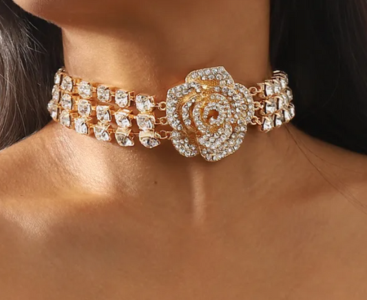 Elegant rose Choker – | premium good |