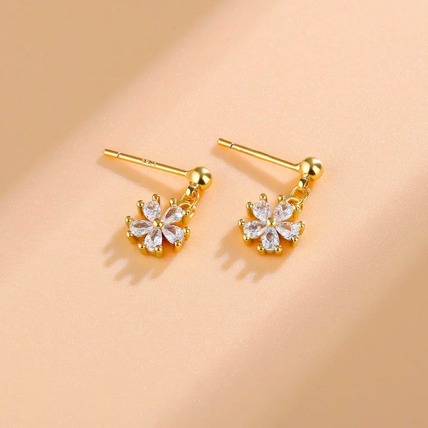 Minimalistic Flower Rhinestones Women's Earrings