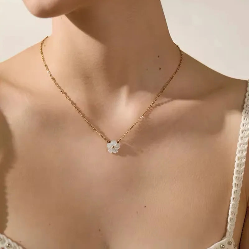 18K Gold White Flower Necklace- Real Gold-Plated Flower 304 Stainless Steel